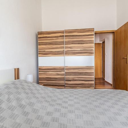 Apartments With A Swimming Pool Pula - 7356 Room photo