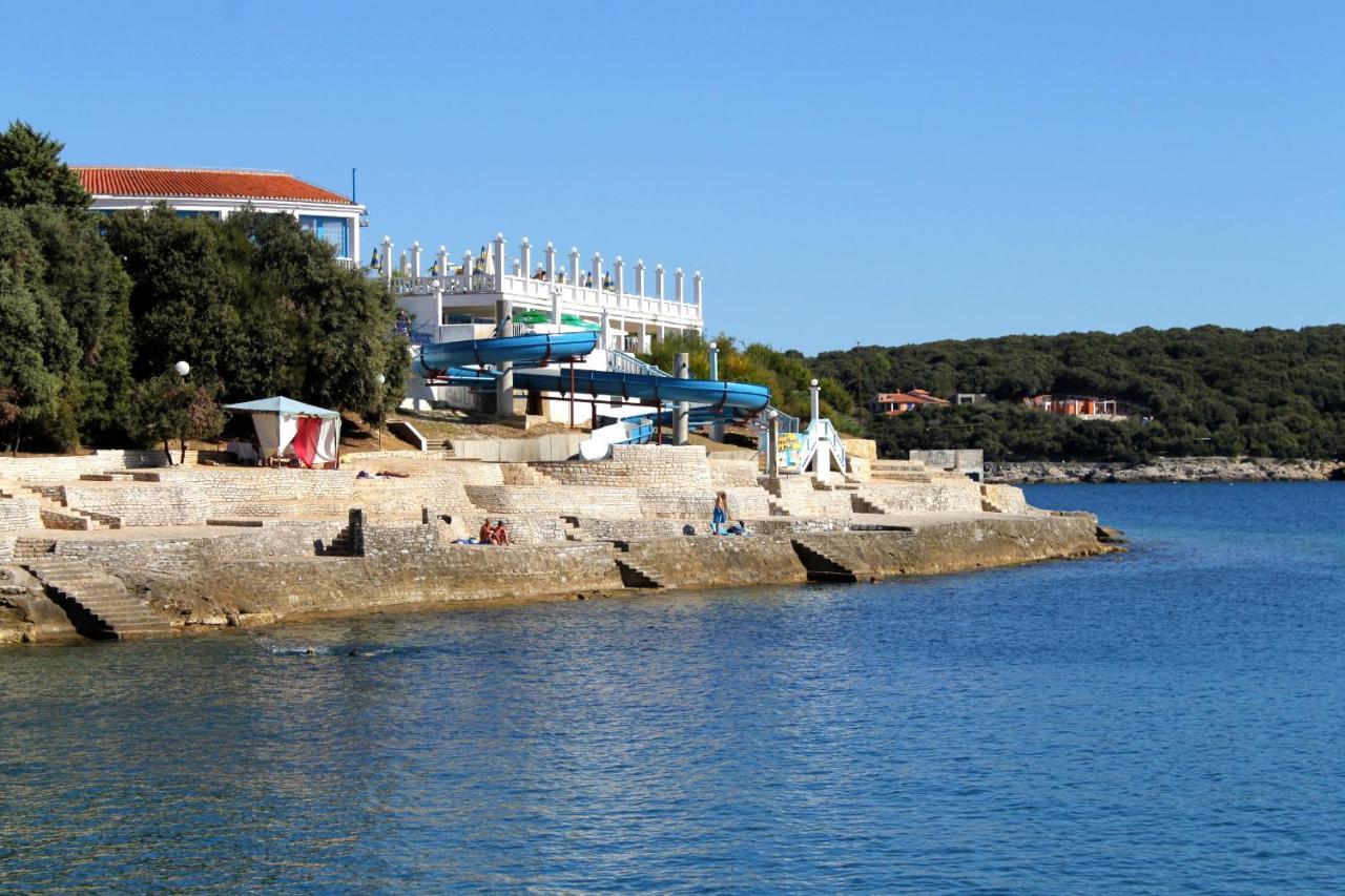 Apartments With A Swimming Pool Pula - 7356 Exterior photo