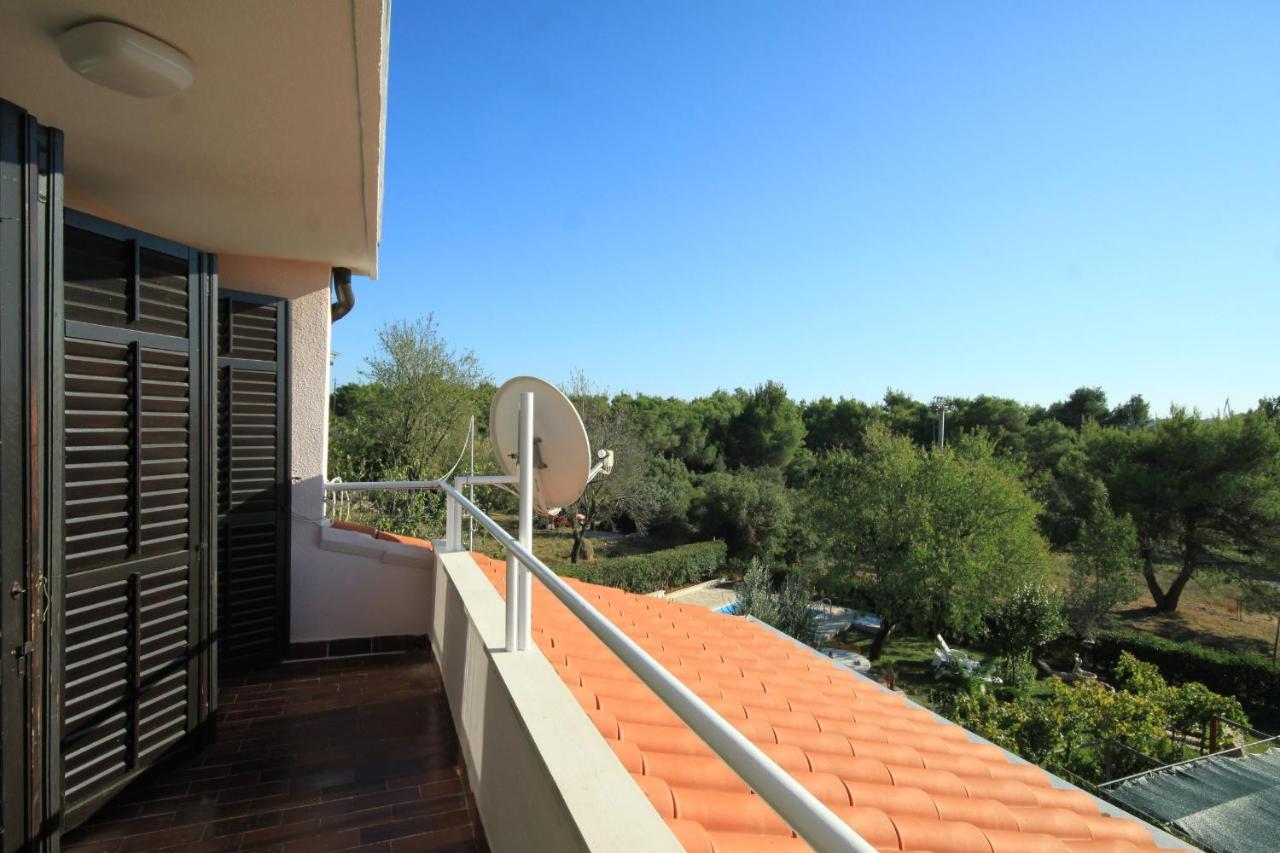 Apartments With A Swimming Pool Pula - 7356 Exterior photo
