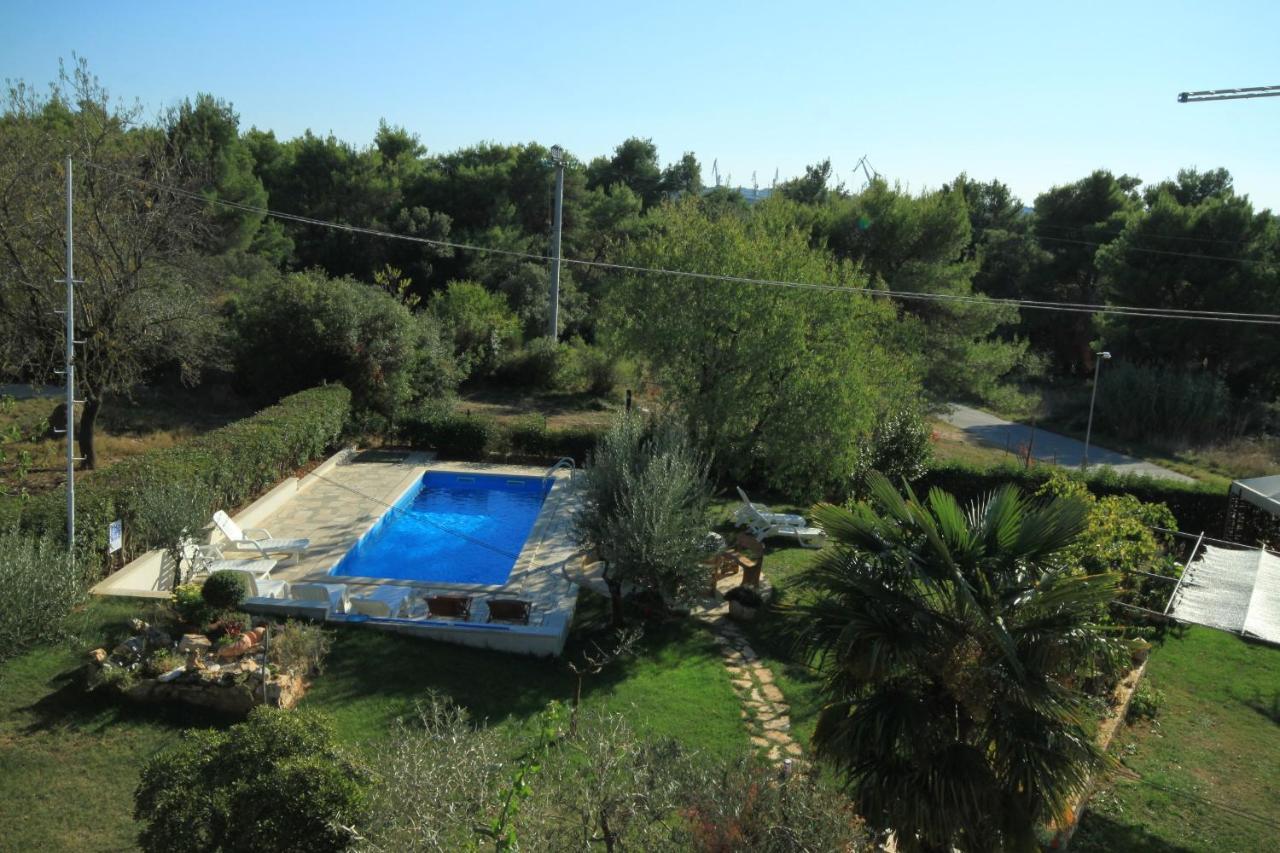 Apartments With A Swimming Pool Pula - 7356 Exterior photo