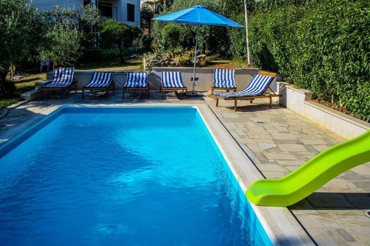 Apartments With A Swimming Pool Pula - 7356 Exterior photo