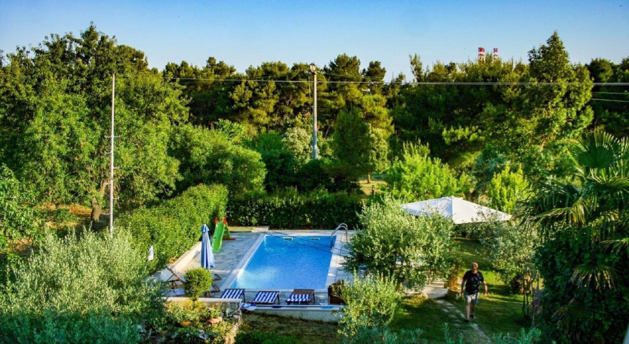 Apartments With A Swimming Pool Pula - 7356 Exterior photo